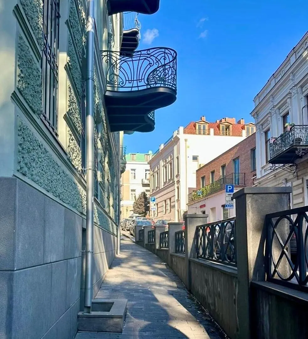 Flat In Art Nouveau Building ティビリシ 0*,