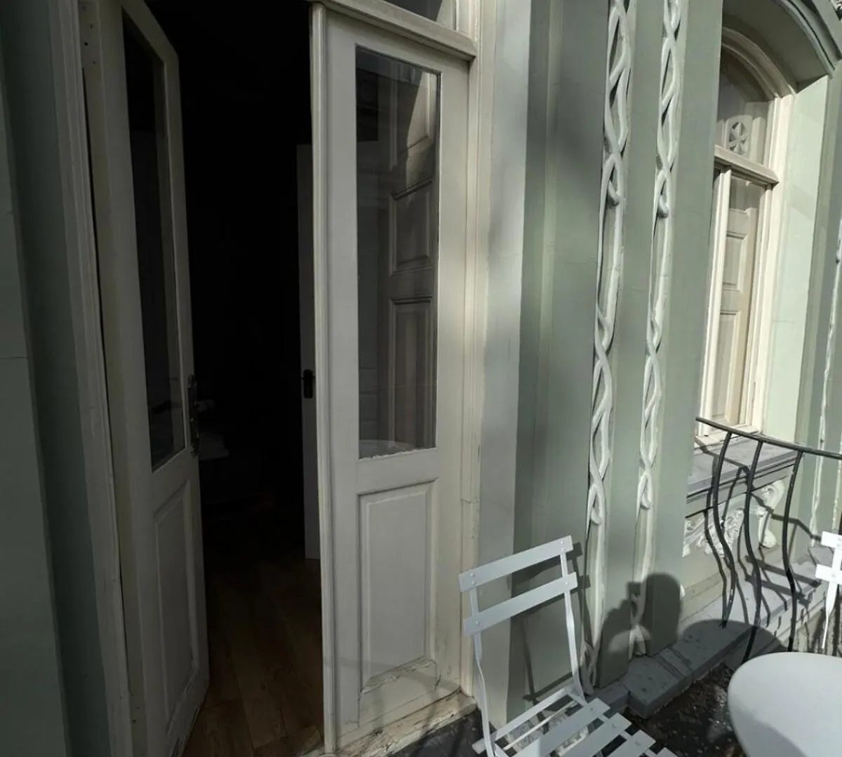 Flat In Art Nouveau Building ティビリシ アパート