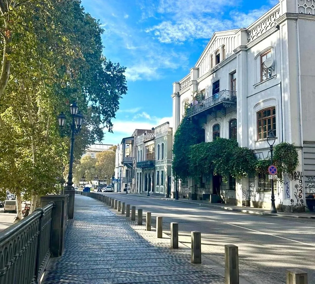 アパート Flat In Art Nouveau Building ティビリシ