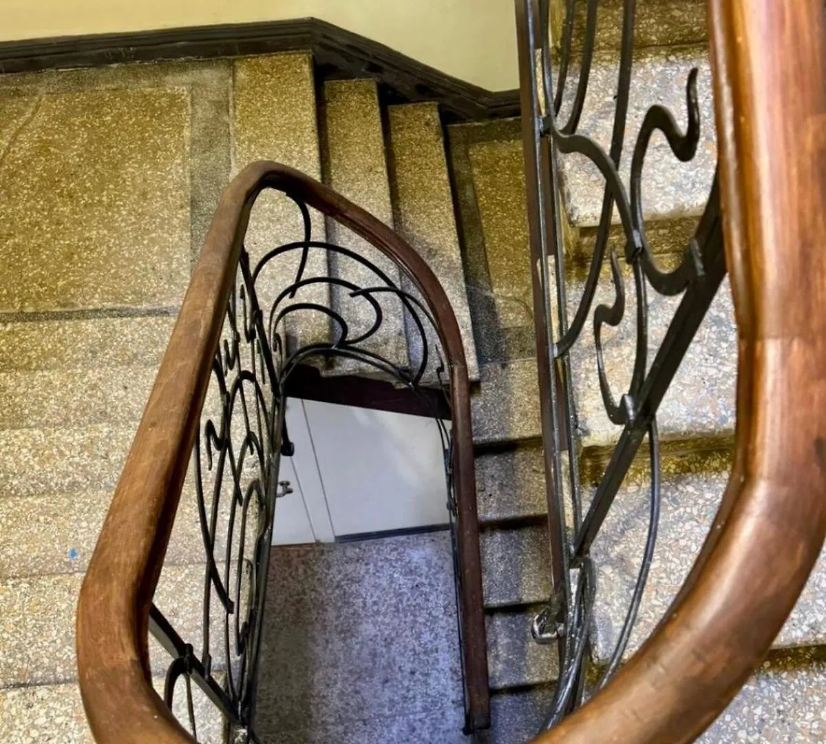 アパート Flat In Art Nouveau Building ティビリシ