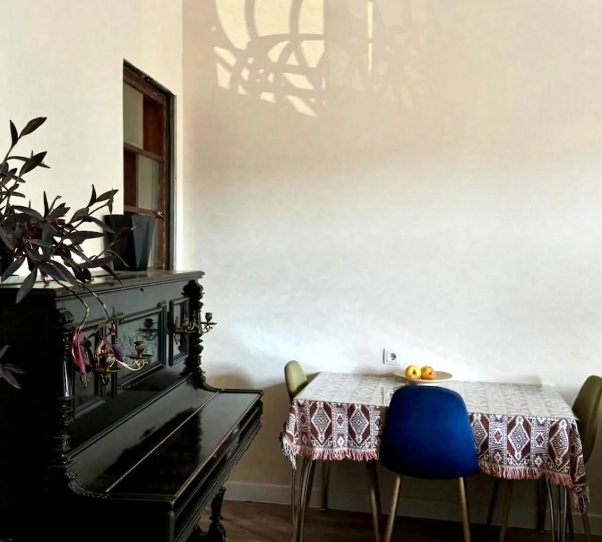 アパート Flat In Art Nouveau Building ティビリシ