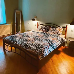 Konukevi Corner, Tiflis